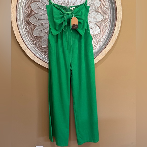 Main Strip Pants - NWT- Main Strip Kelly Green Bow Wide Leg Linen- Blend Statement Romper Jumpsuit